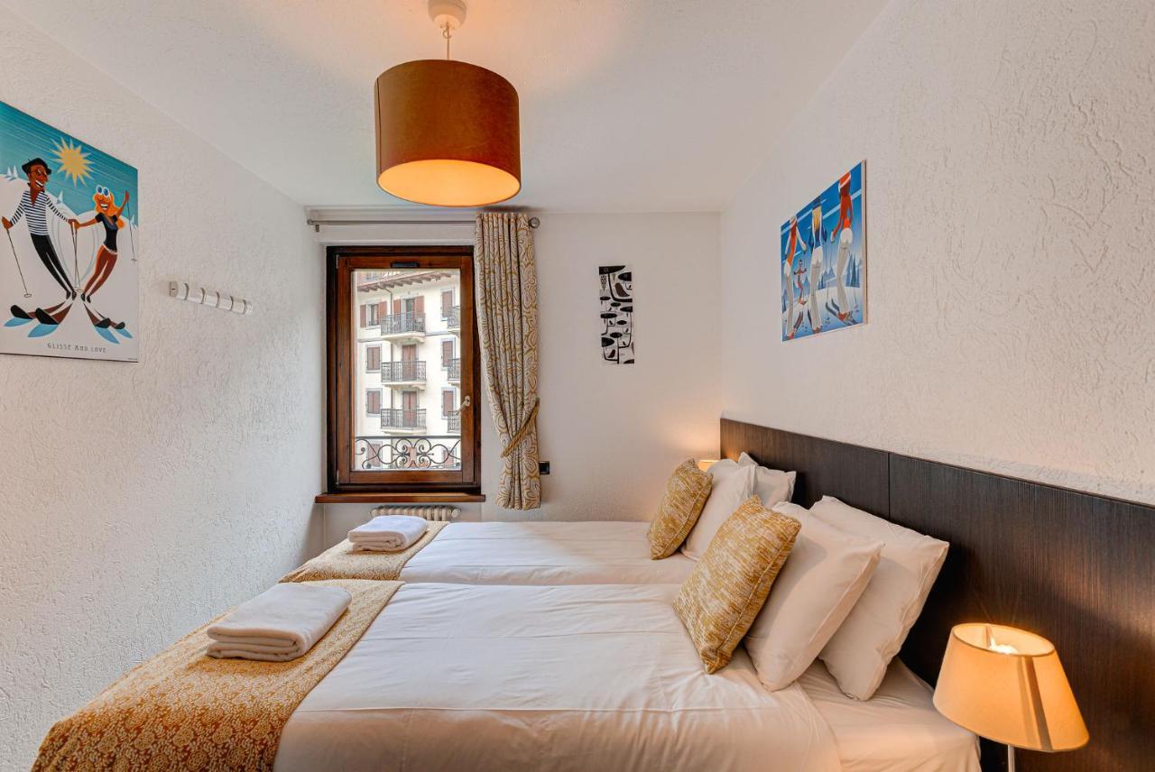 Apartment Cosmiques - Alpes Travel - Central Chamonix - Sleeps 4 Bagian luar foto