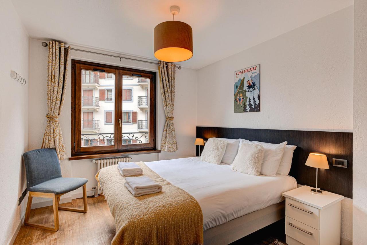 Apartment Cosmiques - Alpes Travel - Central Chamonix - Sleeps 4 Bagian luar foto