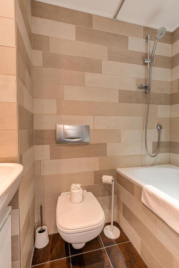 Apartment Cosmiques - Alpes Travel - Central Chamonix - Sleeps 4 Bagian luar foto