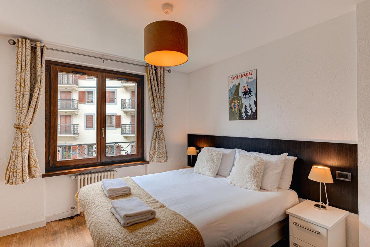 Apartment Cosmiques - Alpes Travel - Central Chamonix - Sleeps 4 Bagian luar foto