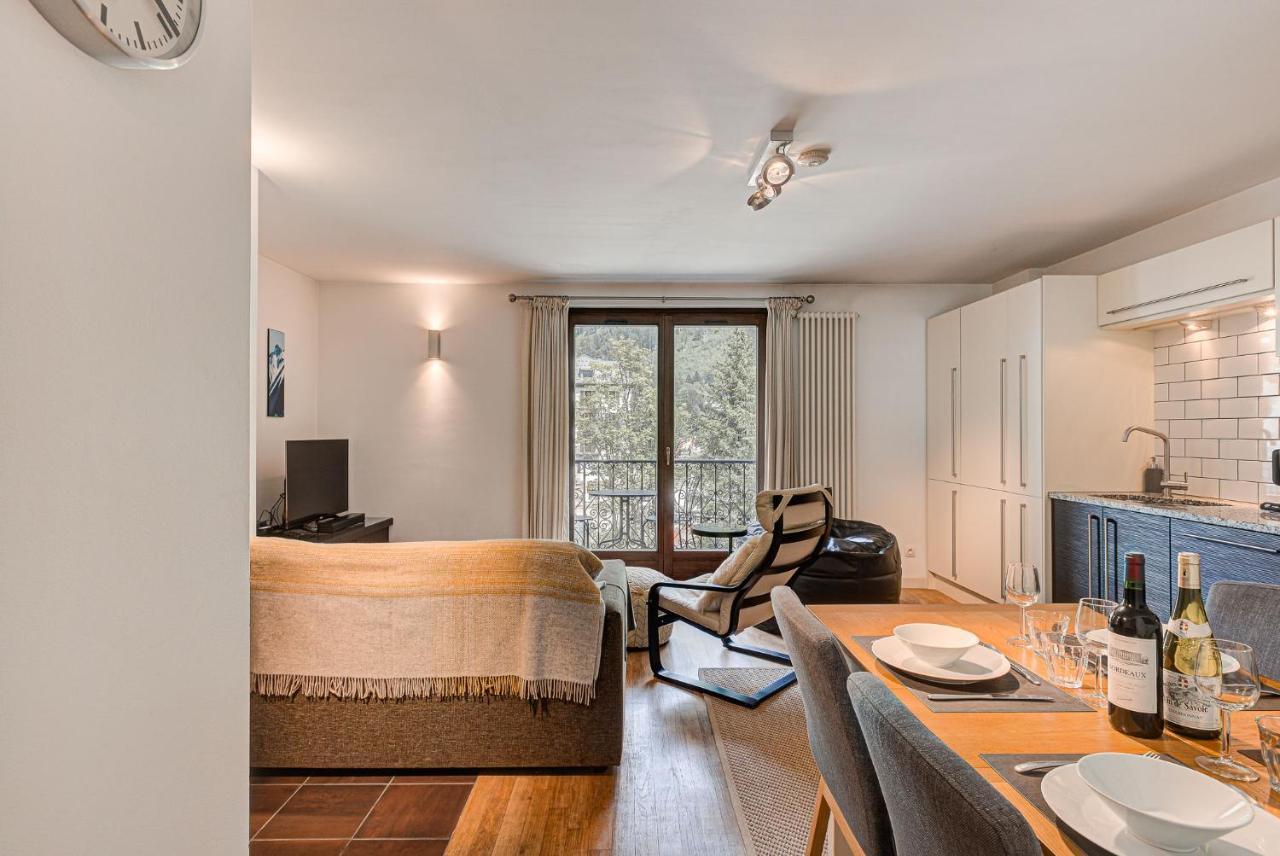 Apartment Cosmiques - Alpes Travel - Central Chamonix - Sleeps 4 Bagian luar foto