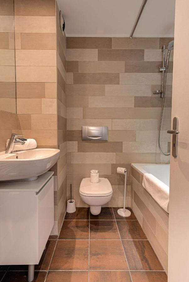 Apartment Cosmiques - Alpes Travel - Central Chamonix - Sleeps 4 Bagian luar foto