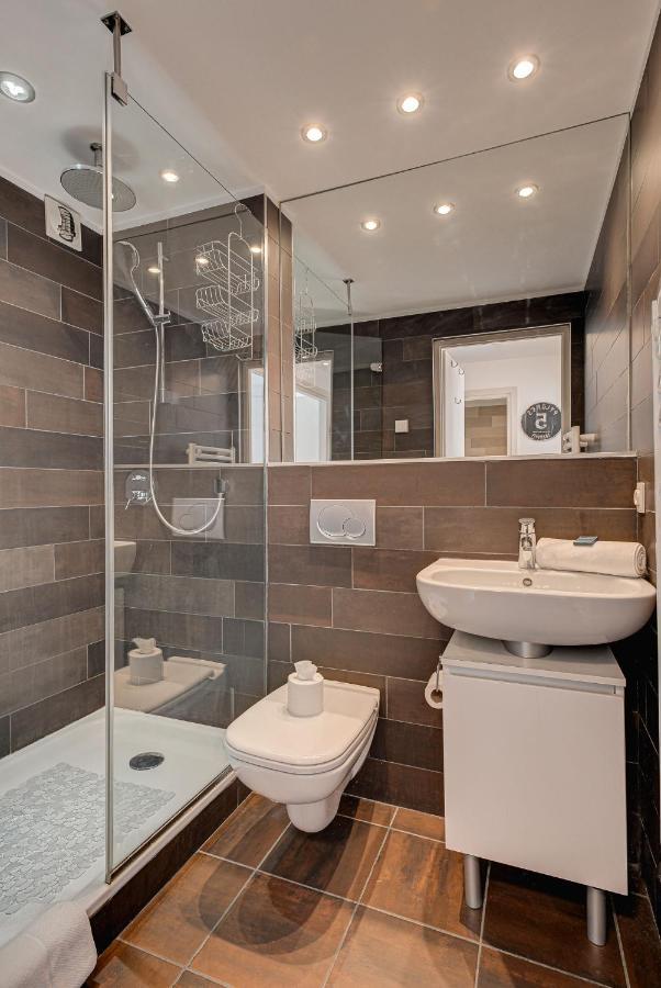 Apartment Cosmiques - Alpes Travel - Central Chamonix - Sleeps 4 Bagian luar foto