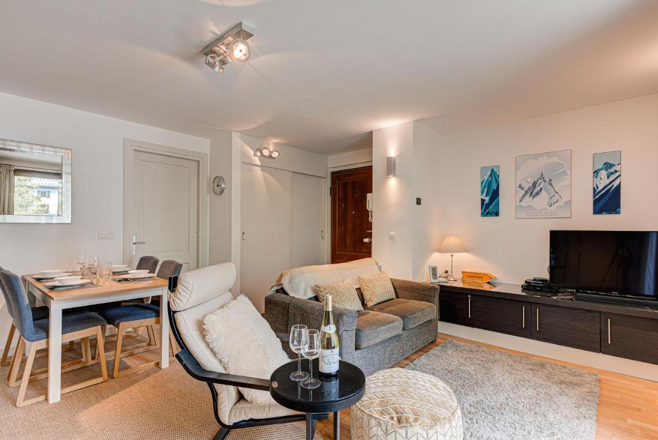 Apartment Cosmiques - Alpes Travel - Central Chamonix - Sleeps 4 Bagian luar foto